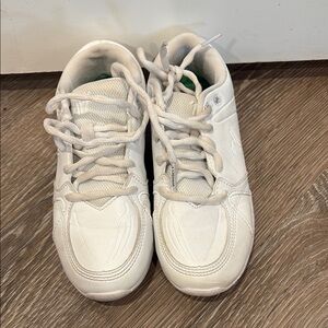 Varsity white huddle cheer shoes size 4.5